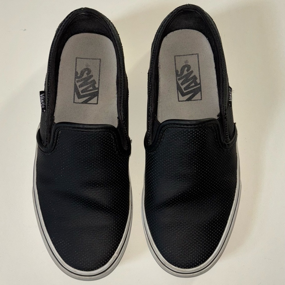 Classic Slip-On Perforated Leather Shoe Black Women’s Size 7